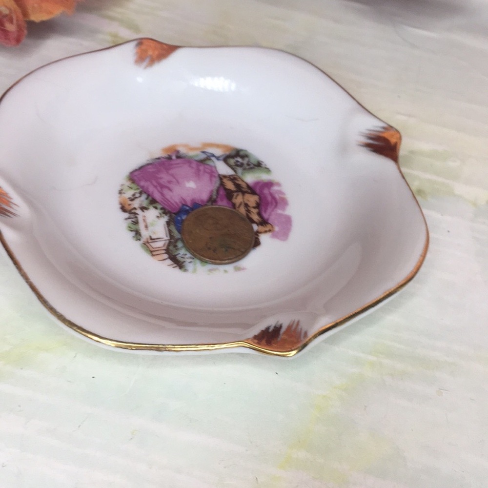 Vintage MCM Porcelain   Fragonard’s Courting Couple  Ashtray Trinket Dish - Picture 2 of 9